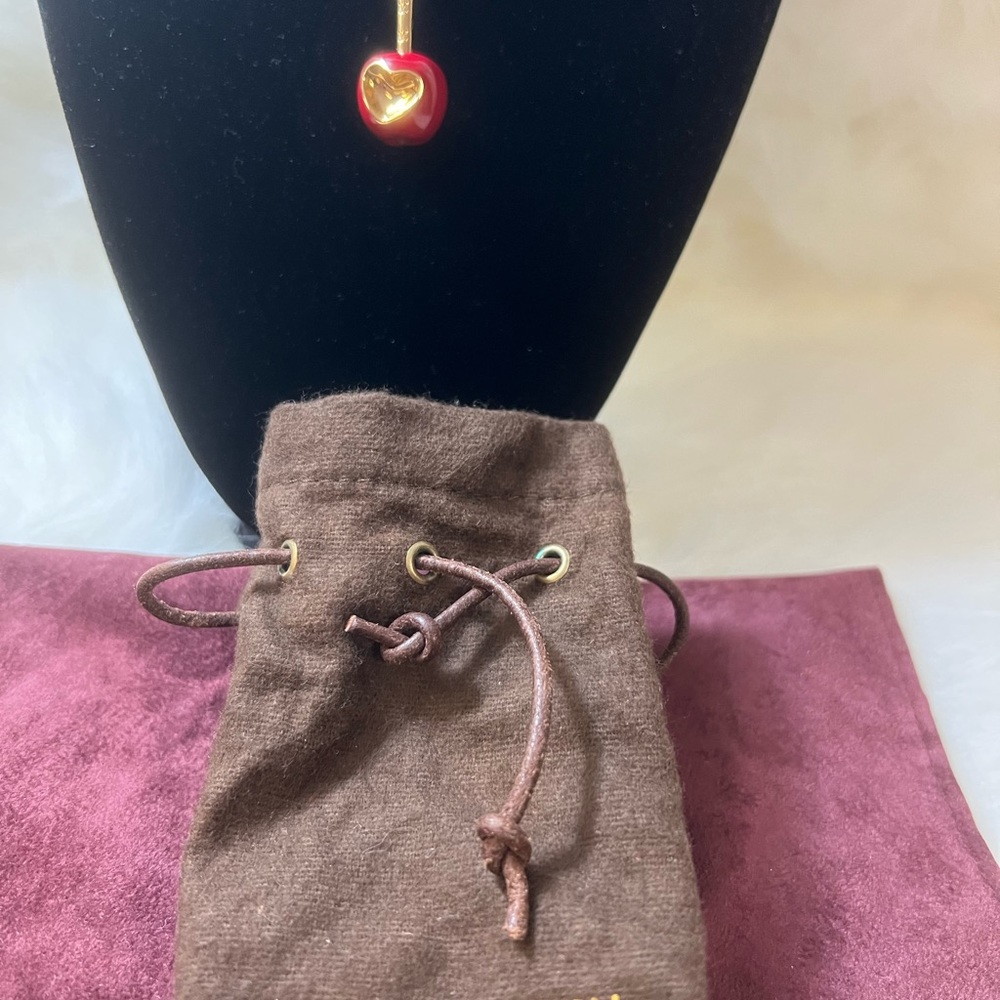 Louis Vuitton Caramel Apple Lacquer
Yellow Gold 18 Karat Pendant Charm❤️❤️ - Picture 11 of 13